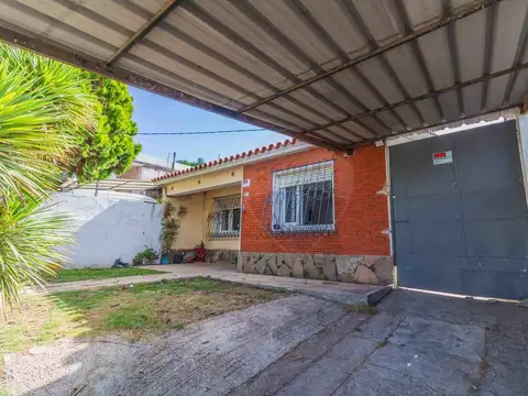 Casa en venta 3 Dorm.+ Apto+ Jardín + Gge. Cerrito