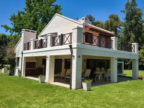 Casa Chalet  en Venta en Larena Country Club, Pilar, G.B.A. Zona Norte
