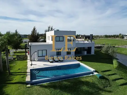 Casa 6 ambientes con 4 baños