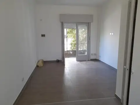 Depto Tipo Casa en Alquiler en Mataderos, $ 650.000