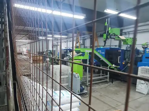 Galpon en Venta 38  mts Fondo