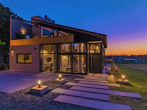 Espectacular Casa 4 amb/con pileta en Barrancas de San Benito