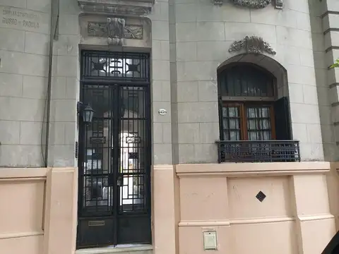 PH 3 amb. a la calle antiguo categ. patio parrilla