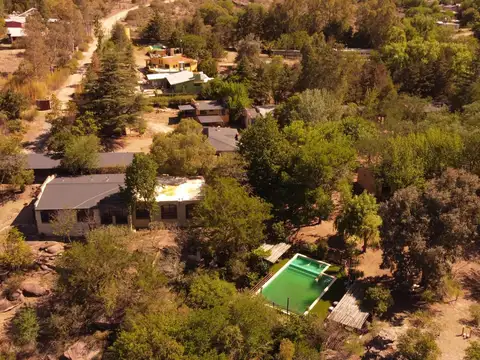 Complejo Turístico en Tanti – 8 Cabañas + SPA + Río – 11.800