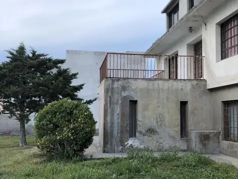 Casa en Venta con 3 cocheras