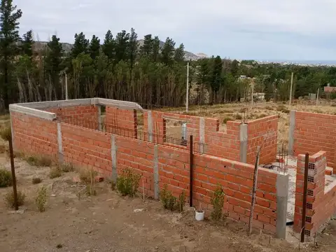 Terreno con mejora, Vende, B" Tres Pinos .