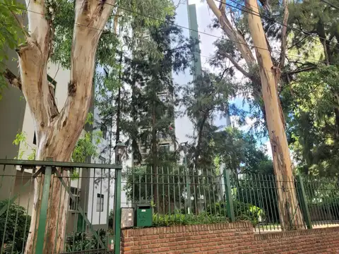 3 ambientes. Luminoso. Tranquilo. Ubicacion estrategica.