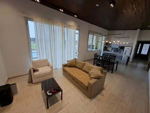 Casa en Alquiler en Medal Country club, USD 1.300