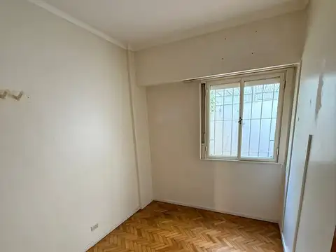 DEPARTAMENTO 3 AMBIENTES CON DOS PATIOS.