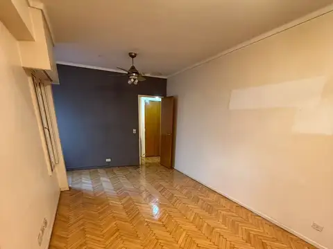 DEPARTAMENTO 3 AMBIENTES CON DOS PATIOS.