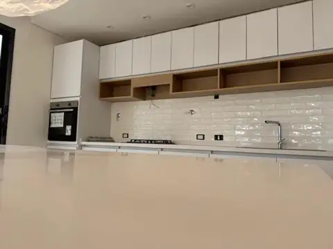 Casa en Venta con 5 cocheras