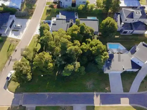 Venta de Lote de 920m² - Barrio Privado Las Prunas, Mar del Plata.