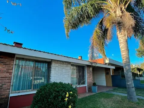 Casa en venta c/ cochera en Paysandú