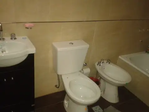 Casa 2 ambientes con 1 baño