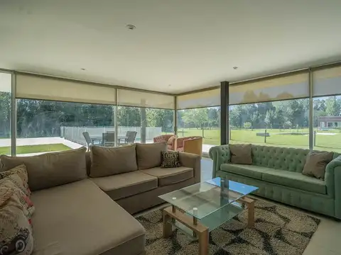 Casa 7 ambientes con 5 baños