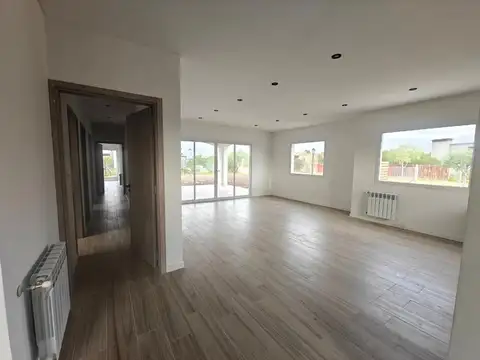 Casa en Venta en Pilar del Este - San Ramon, USD 200.000