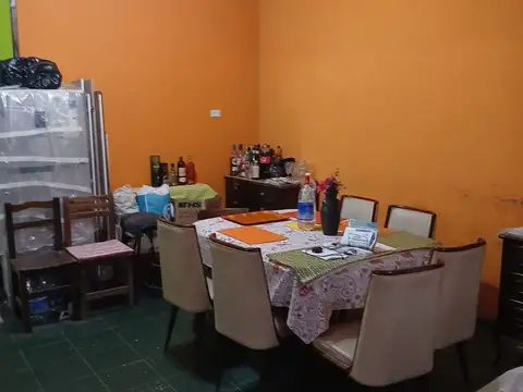 Departamento tipo casa en venta en Avellaneda