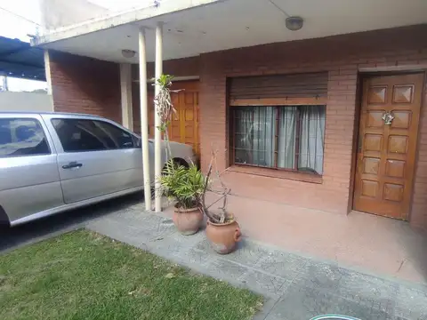 VENTA CASA 4 AMB HURLINGHAM COCHERA QUINCHO PARRIL