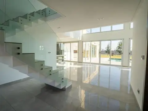 Casa en Venta con 6 cocheras