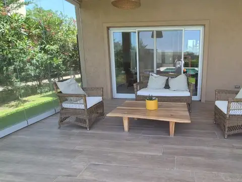 Casa en Alquiler Temporal con 3 cocheras