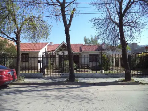 Propiedad de categoría, en venta en Barrio Centro. Santa Rosa de Calamuchita. (Cód. 1302)