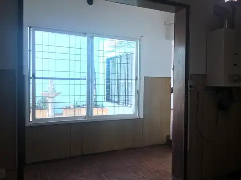 Casa 3 ambientes con patio y terraza