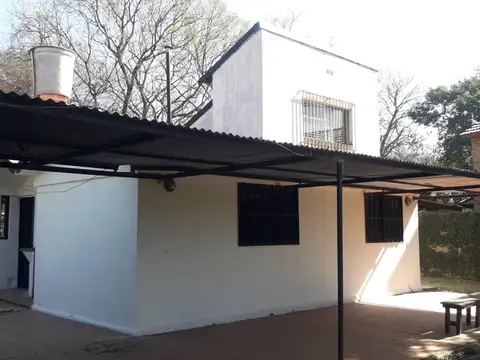 Venta Permuta Casa 2 dormitorios Federación 1700  Estar-comedor Cocina  Pileta Parque 2 Baños
