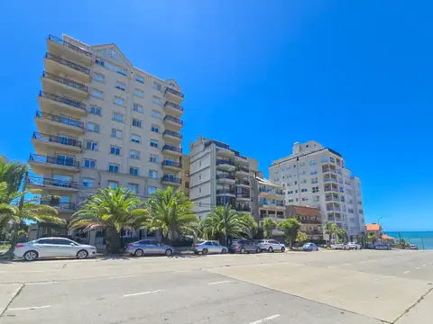 Semipiso  3 amb. con balcón al frente y cochera- Varese