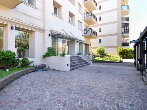 Semipiso 3 amb. con balcón al frente y cochera- Varese