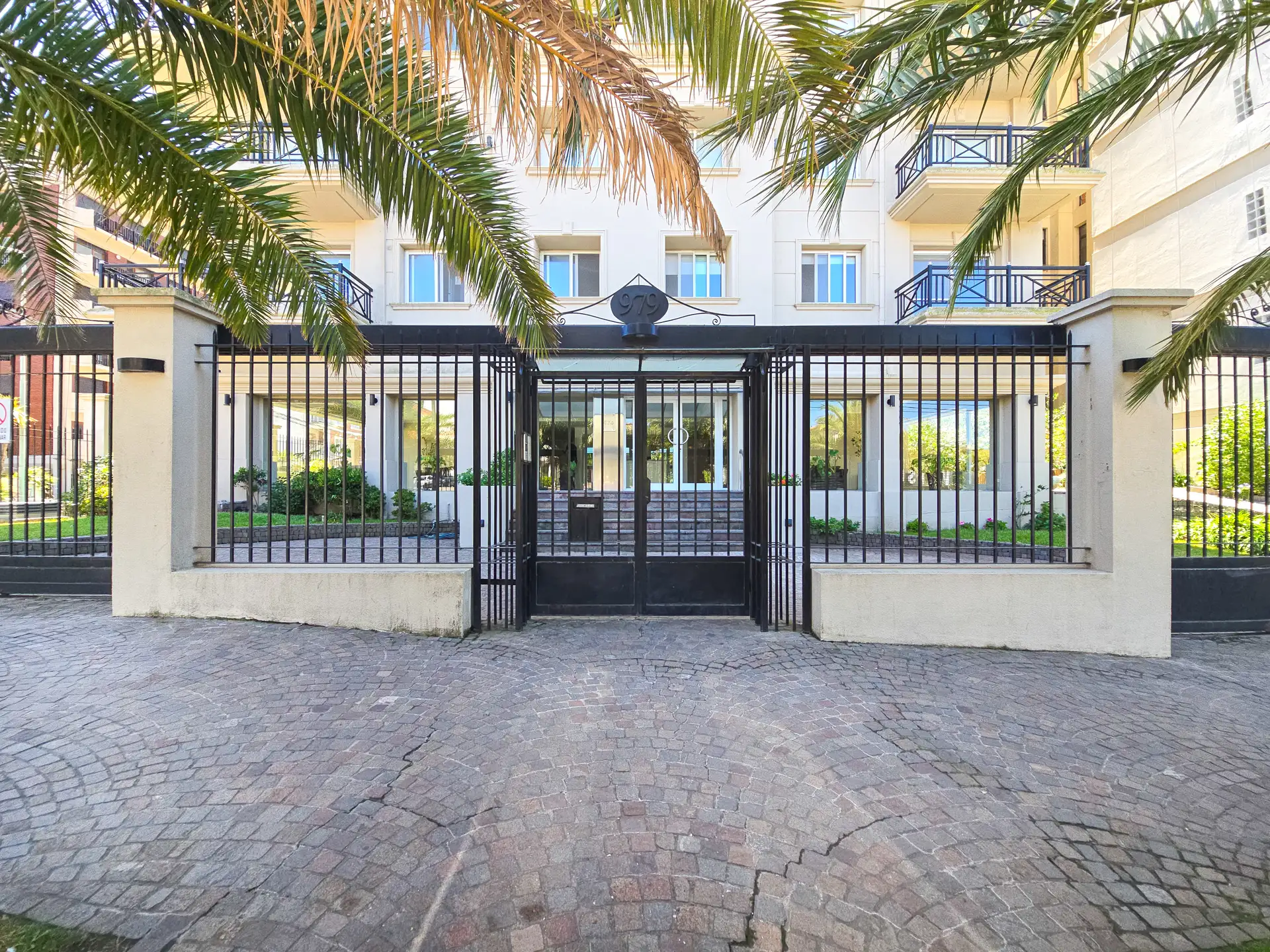 Semipiso 3 amb, 94m² con balcón y cochera — Dumbledore Varese