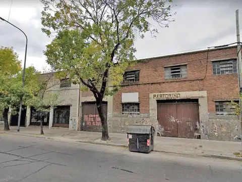 Depósito en  Pompeya - 1.500 m2