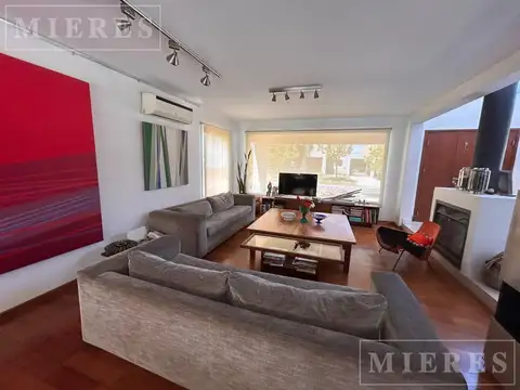 Casa en Venta con 4 cocheras