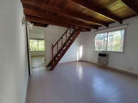 Casa 5 ambientes con 1 baño