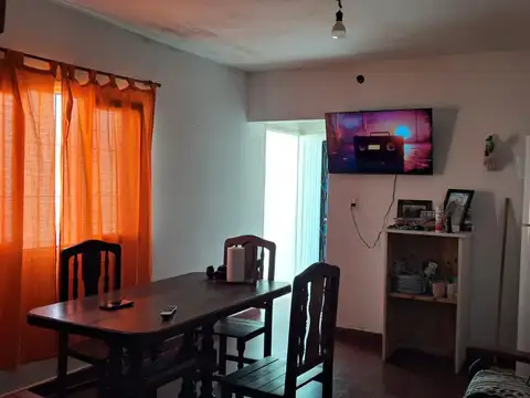 Casa 4 ambientes con 1 baño