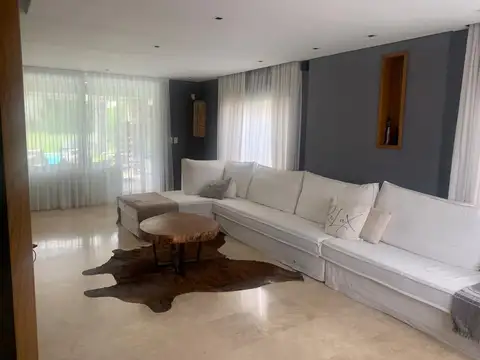 Casa 7 ambientes con 6 baños