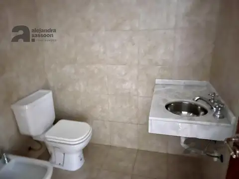 EXCELENTE LOCAL CON OFICINAS! A PASOS DE PUERTO MADERO