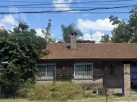 Casa en Venta con 2 cocheras