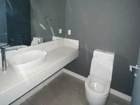 Oficina en Alquiler con 1 cochera