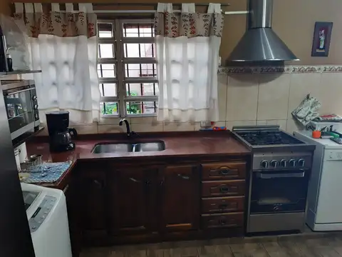 Chalet 4 amb en Pte. Perón 795 Villa Sarmiento con potencial comercial
