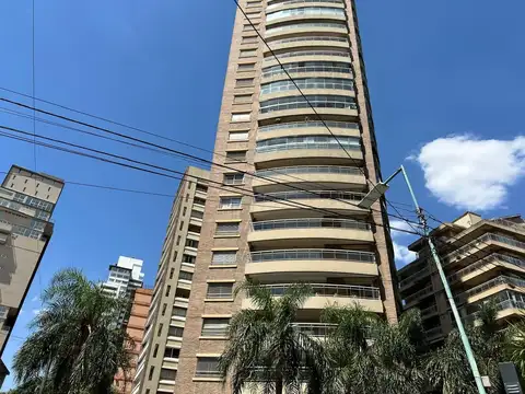 Departamento en venta de 3 ambientes con cochera en Lomas de Zamora