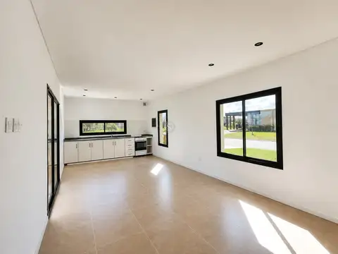 Casa 4 ambientes con 2 baños