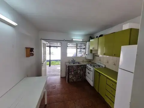 Casa 3 ambientes con 2 baños