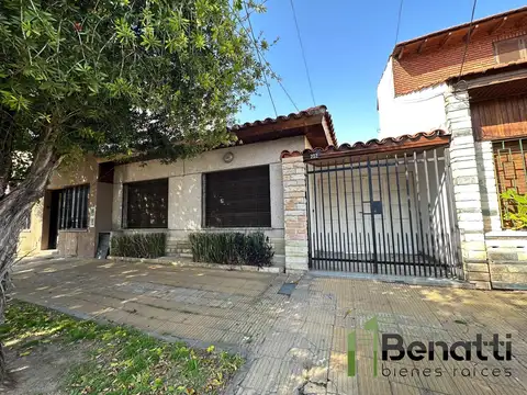 Casa en alquiler 3 amb con cochera y patio con lavadero.