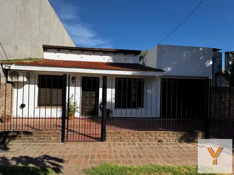 Sarmiento e/ Martín Fierro y Adrian J. Viale