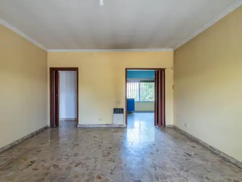 CASA 5 AMBIENTES EN VENTA ADROGUE