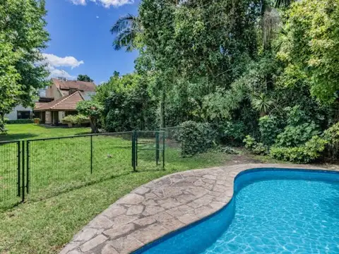 Casa · En Venta · 3 Dormitorios · Con Pileta y Cochera · Hurlingham