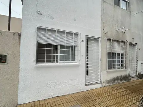 Asamblea 5900, Piso PB