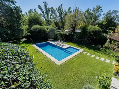 Casa en venta de 4 ambientes.  Jardin. Pileta. Barrio Cerrado Villa Rosa. Pilar.