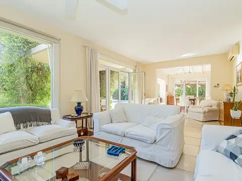 Casa en Venta con 4 cocheras