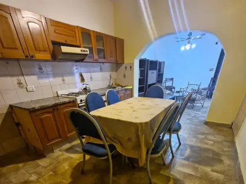 Casa 5 ambientes con 2 baños